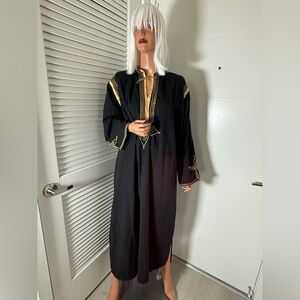 Elegant Black and Gold Embroidered Kaftan XL